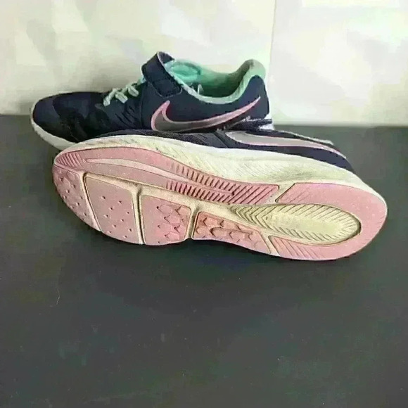 Nike Girls - Picture 4 of 4